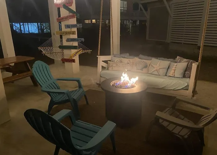 3,700 Snowbird Special With Hot Tub And Golf Cart Holiday home