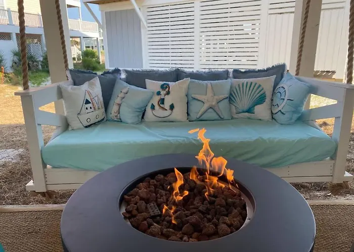 Holiday home 3,700 Snowbird Special With Hot Tub And Golf Cart Gulf Shores