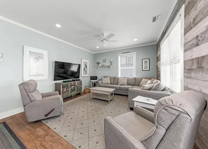 3,700 Snowbird Special With Hot Tub And Golf Cart *