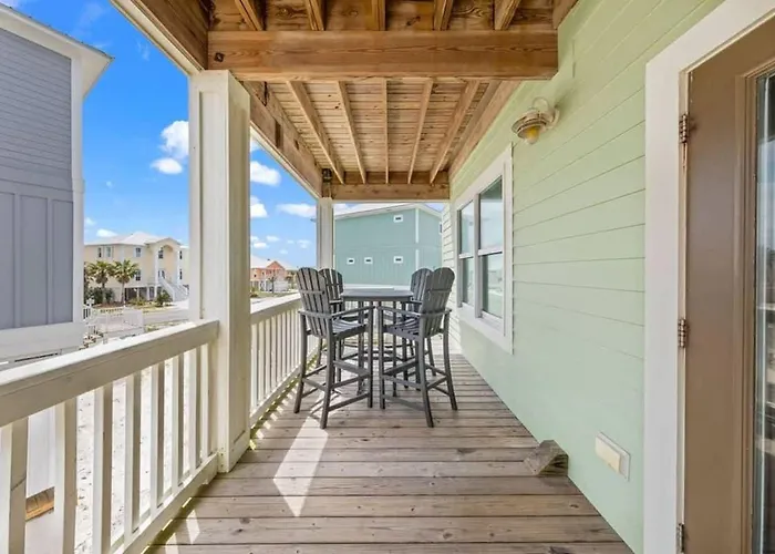 3,700 Snowbird Special With Hot Tub And Golf Cart
