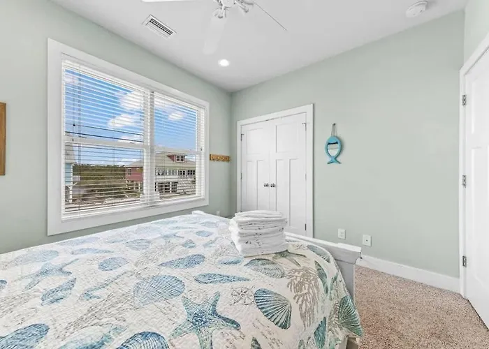 Holiday home 3,700 Snowbird Special With Hot Tub And Golf Cart Gulf Shores
