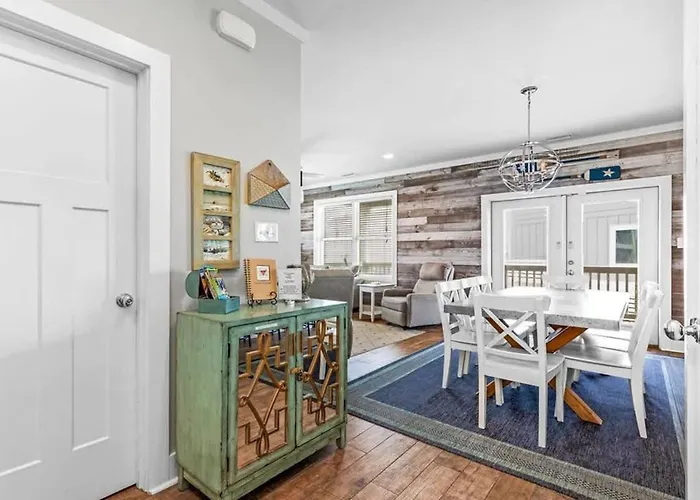 3,700 Snowbird Special With Hot Tub And Golf Cart