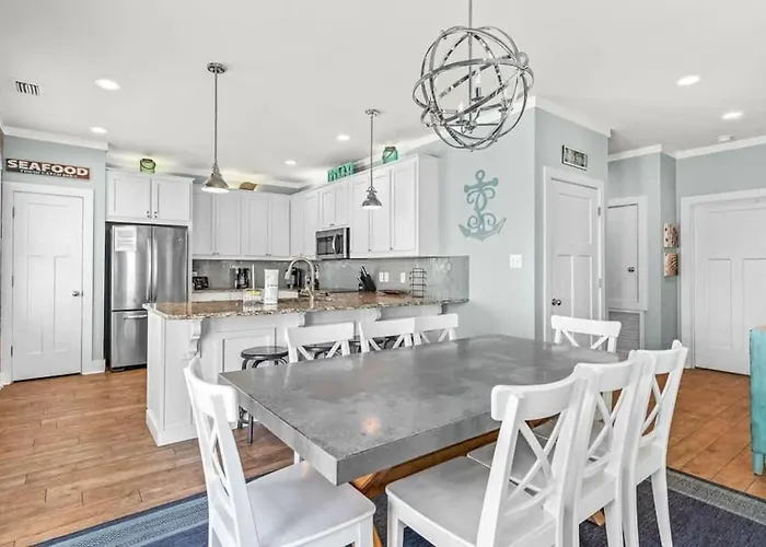 3,700 Snowbird Special With Hot Tub And Golf Cart *